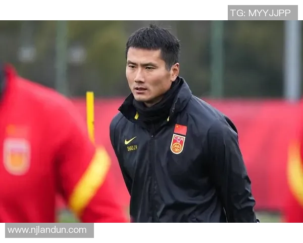 足球明星教练的中文解说技巧与魅力分析探讨